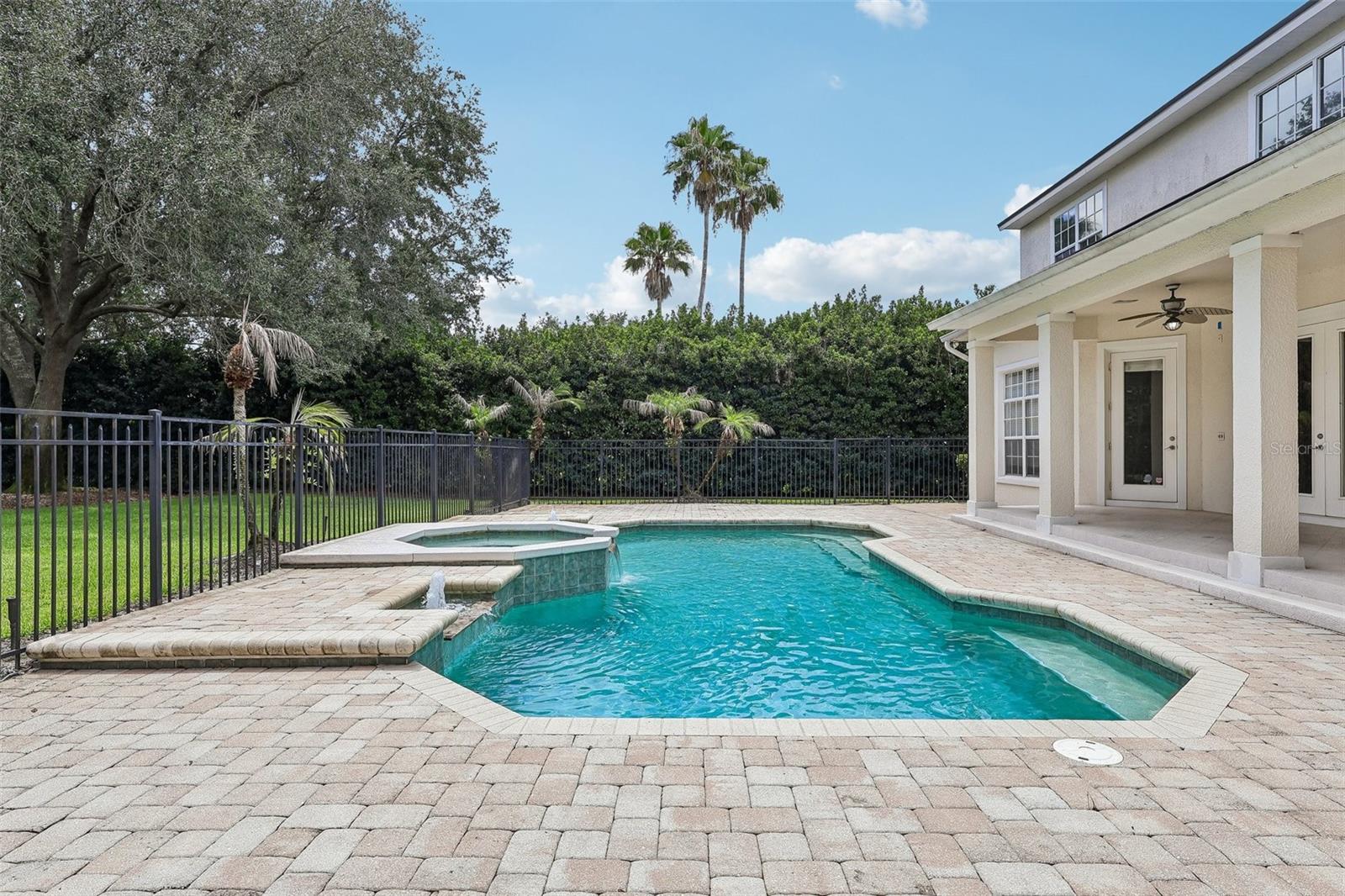 KEENES POINTE - Residential