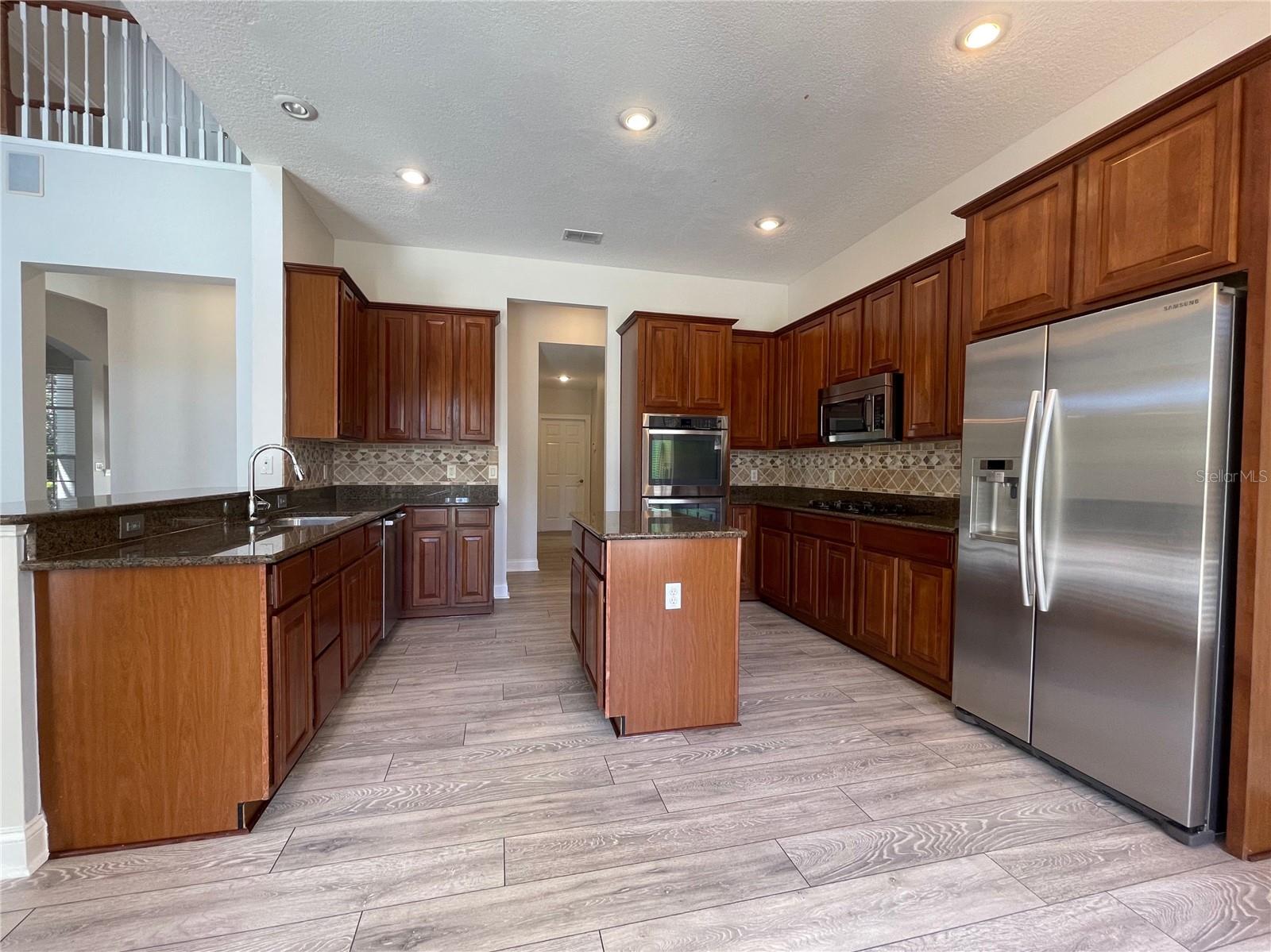 KEENES POINTE - Residential