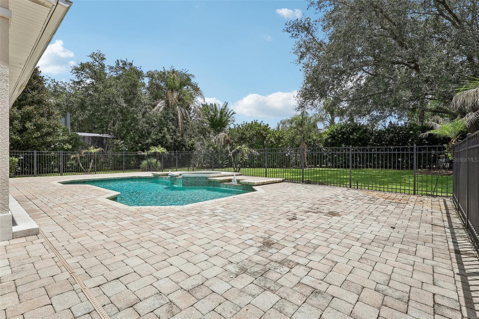 KEENES POINTE - Residential