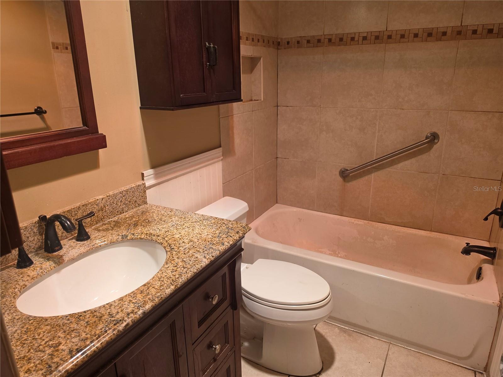 TOWN APTS CONDO - Residential