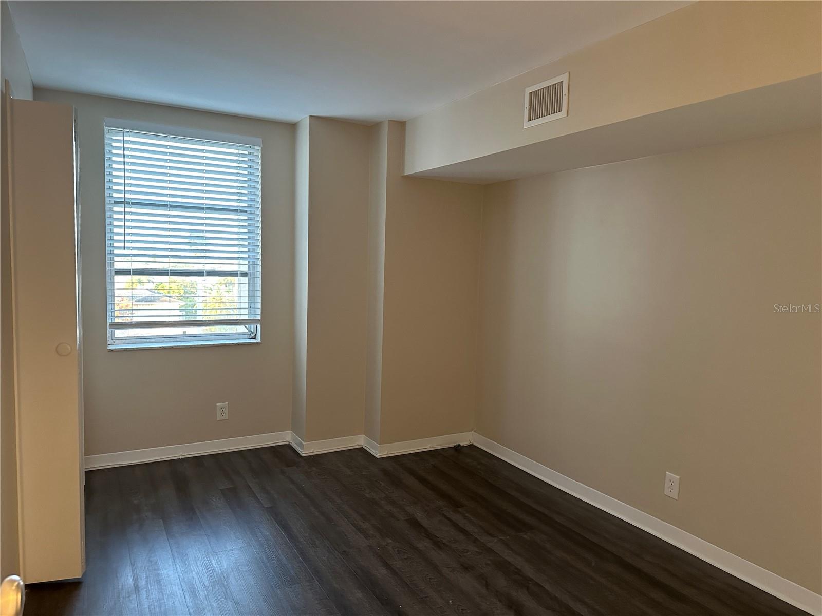PARADISE ISLAND TOWERS CONDO - Residential