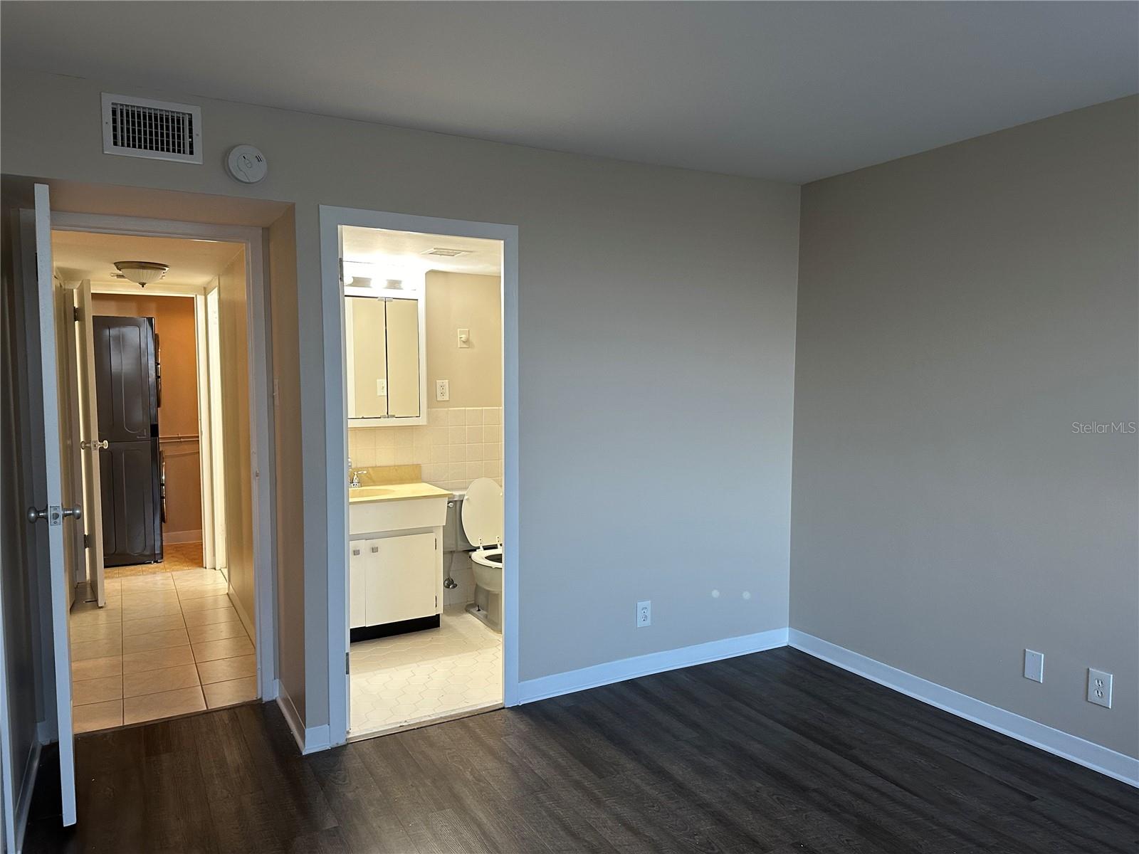 PARADISE ISLAND TOWERS CONDO - Residential