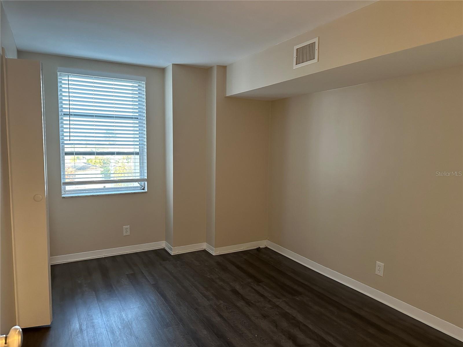 PARADISE ISLAND TOWERS CONDO - Residential