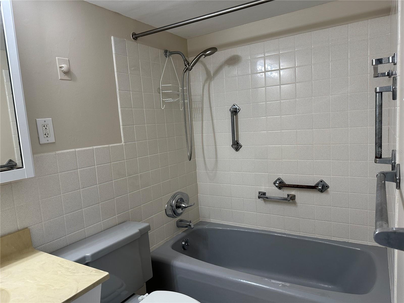 PARADISE ISLAND TOWERS CONDO - Residential