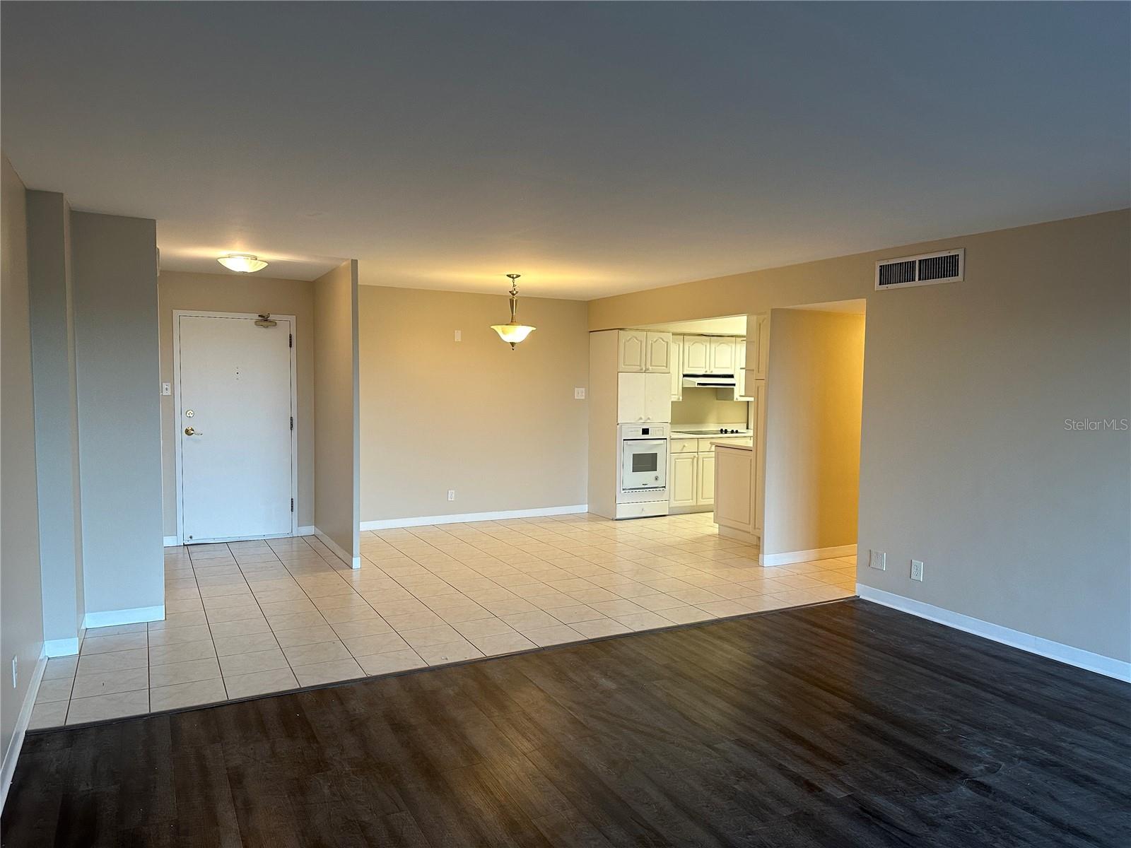 PARADISE ISLAND TOWERS CONDO - Residential