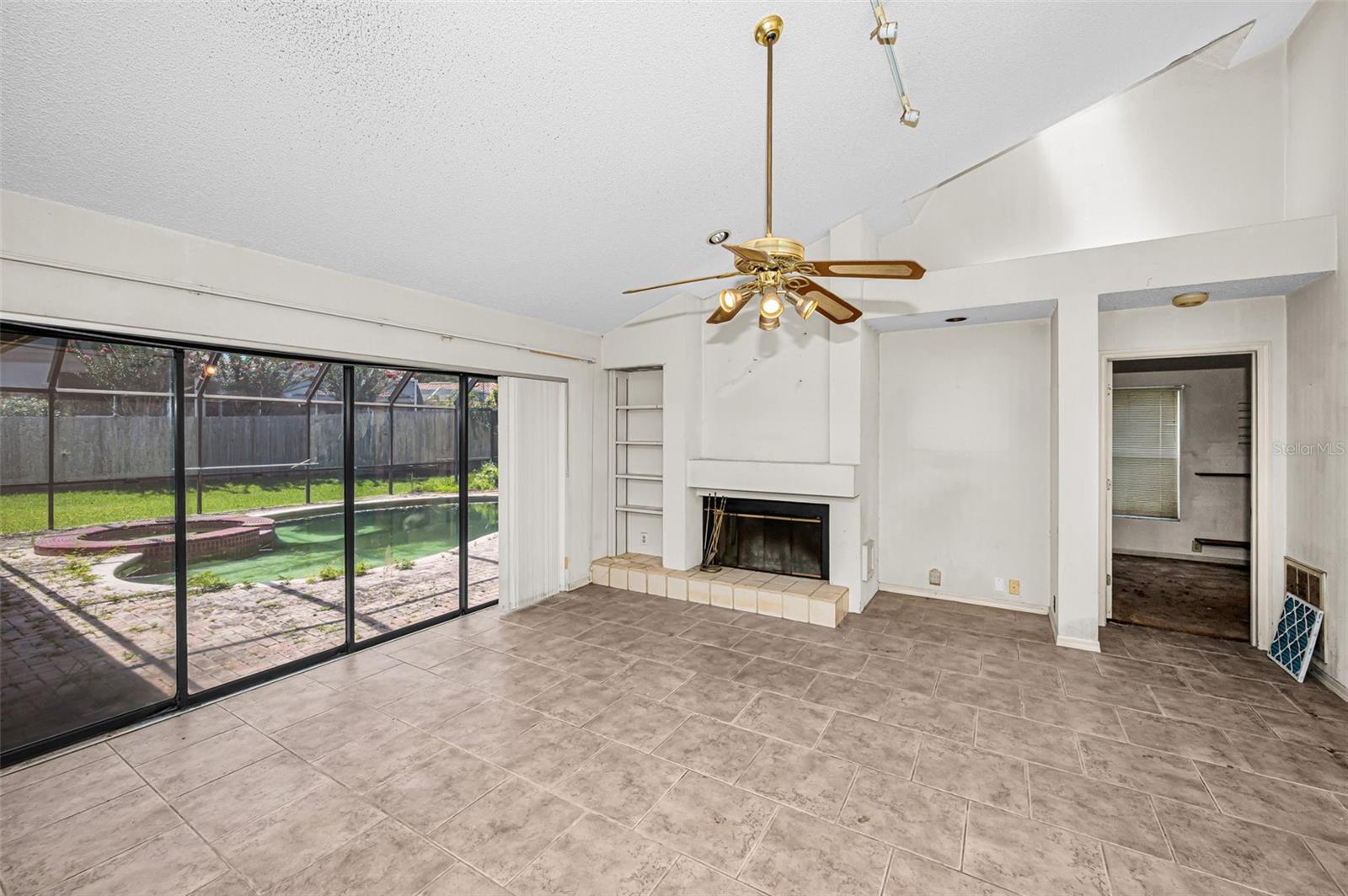 WEATHERSTONE - Residential