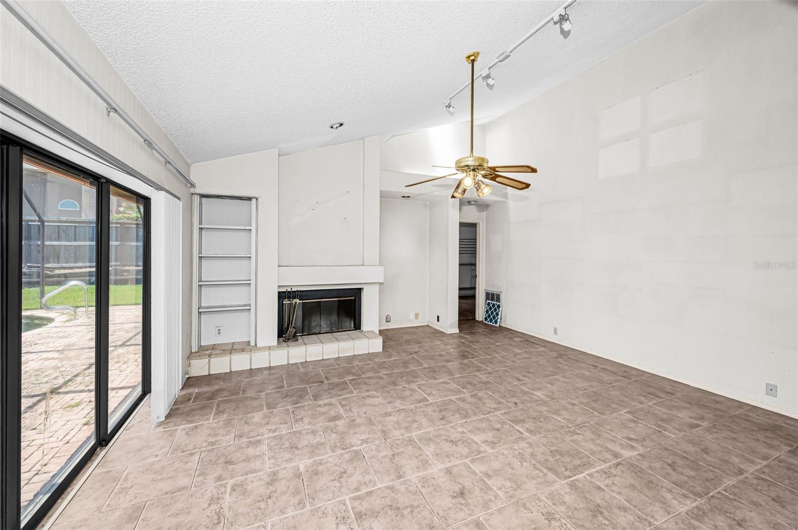 WEATHERSTONE - Residential
