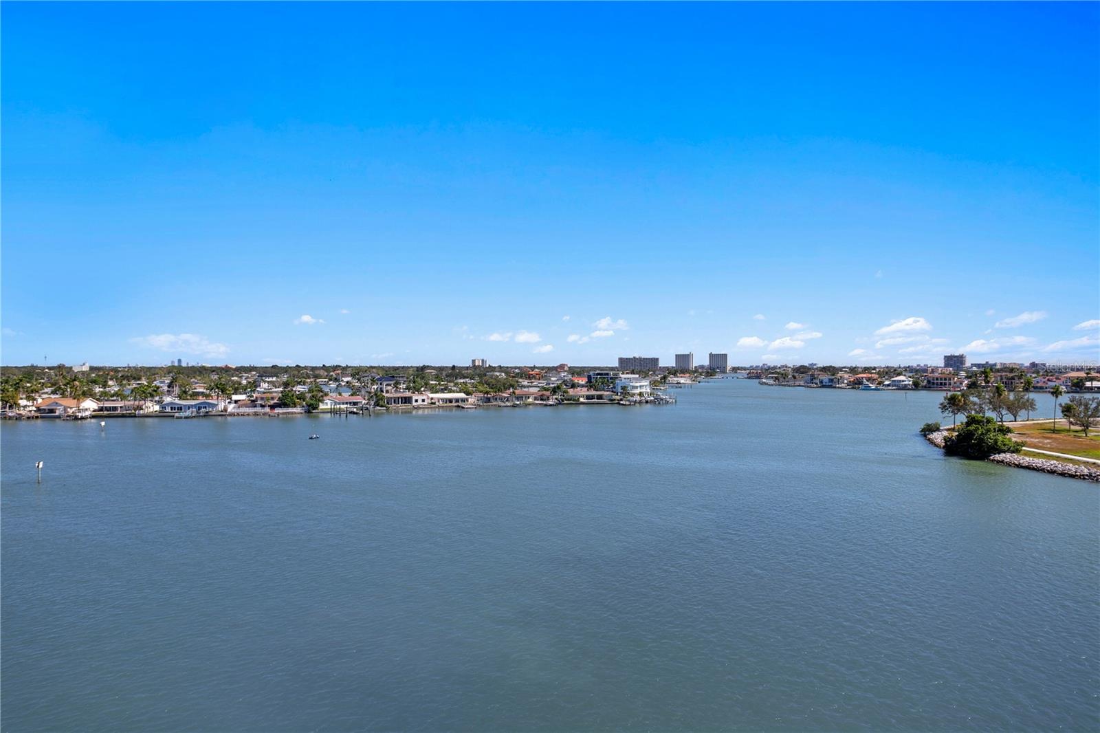 TREASURE ISLAND TENNIS & YACHT CLUB - Residential
