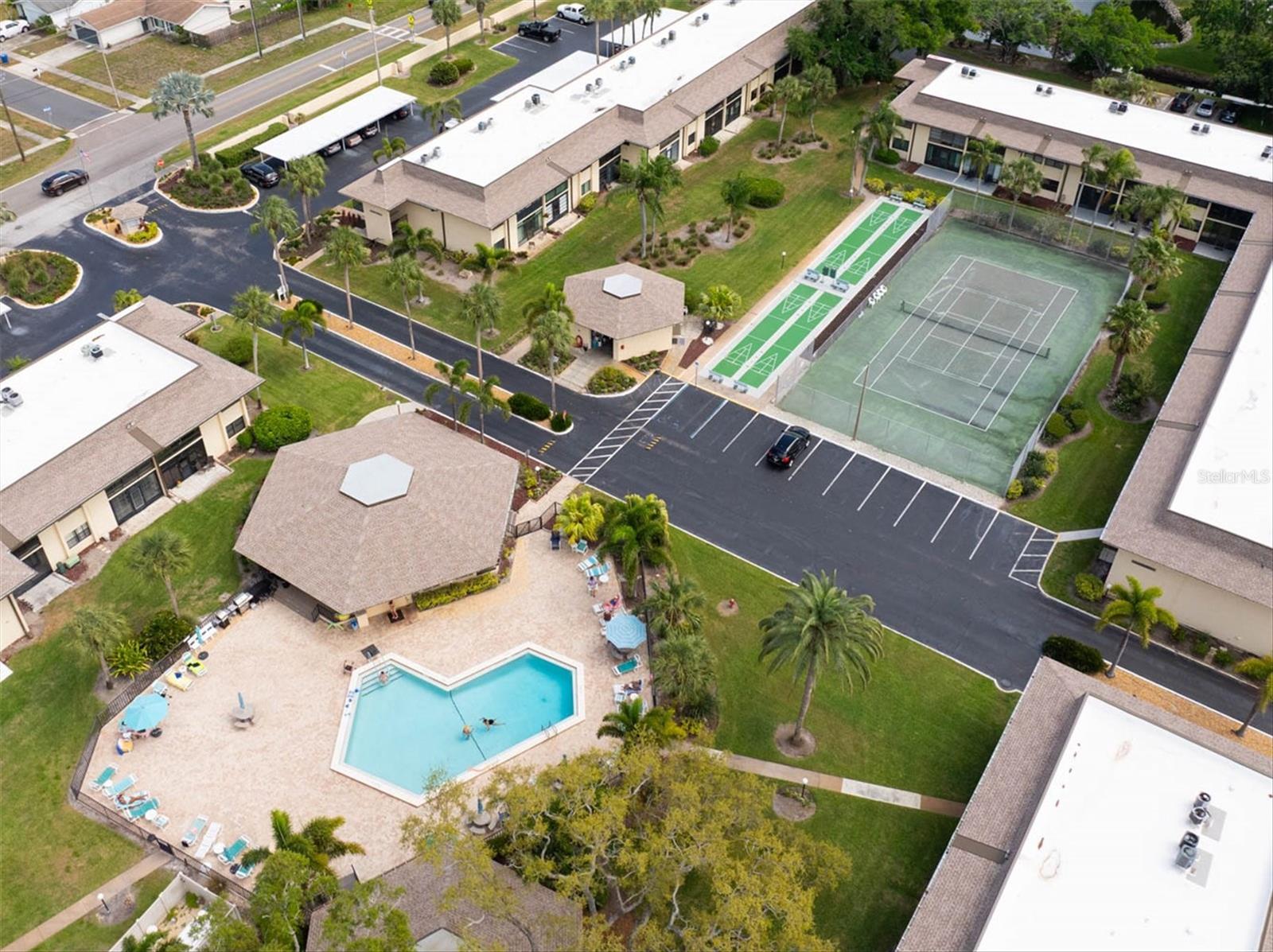VILLAS DE GOLF CONDO - Residential