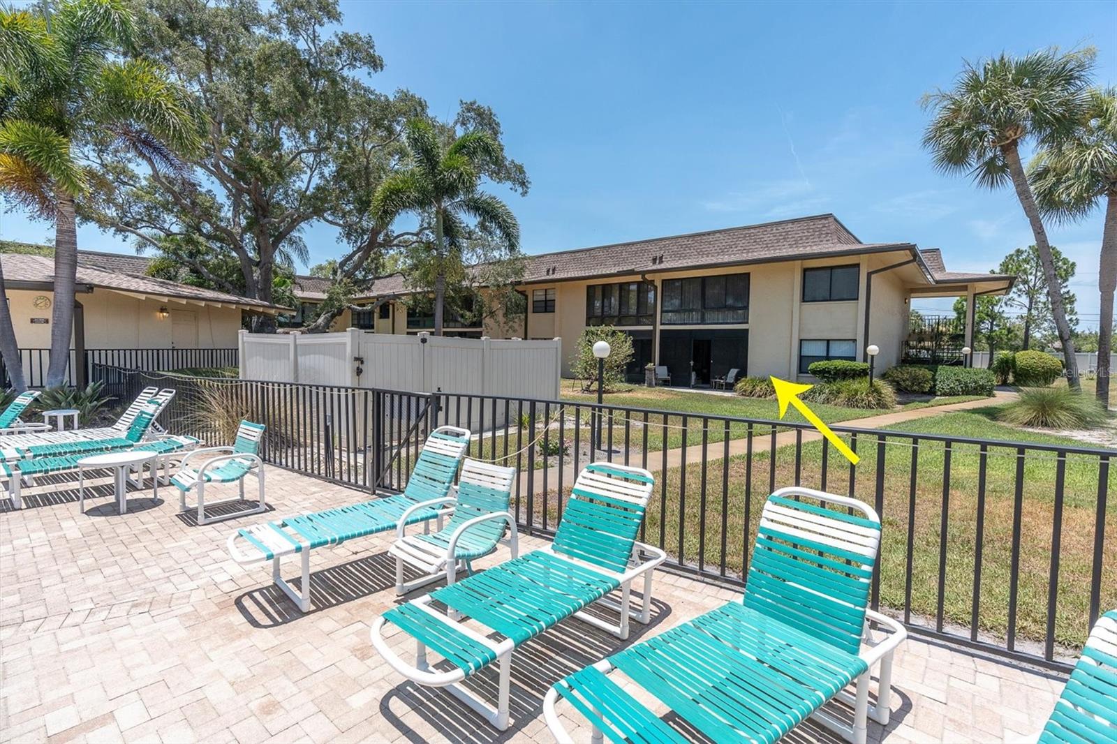 VILLAS DE GOLF CONDO - Residential