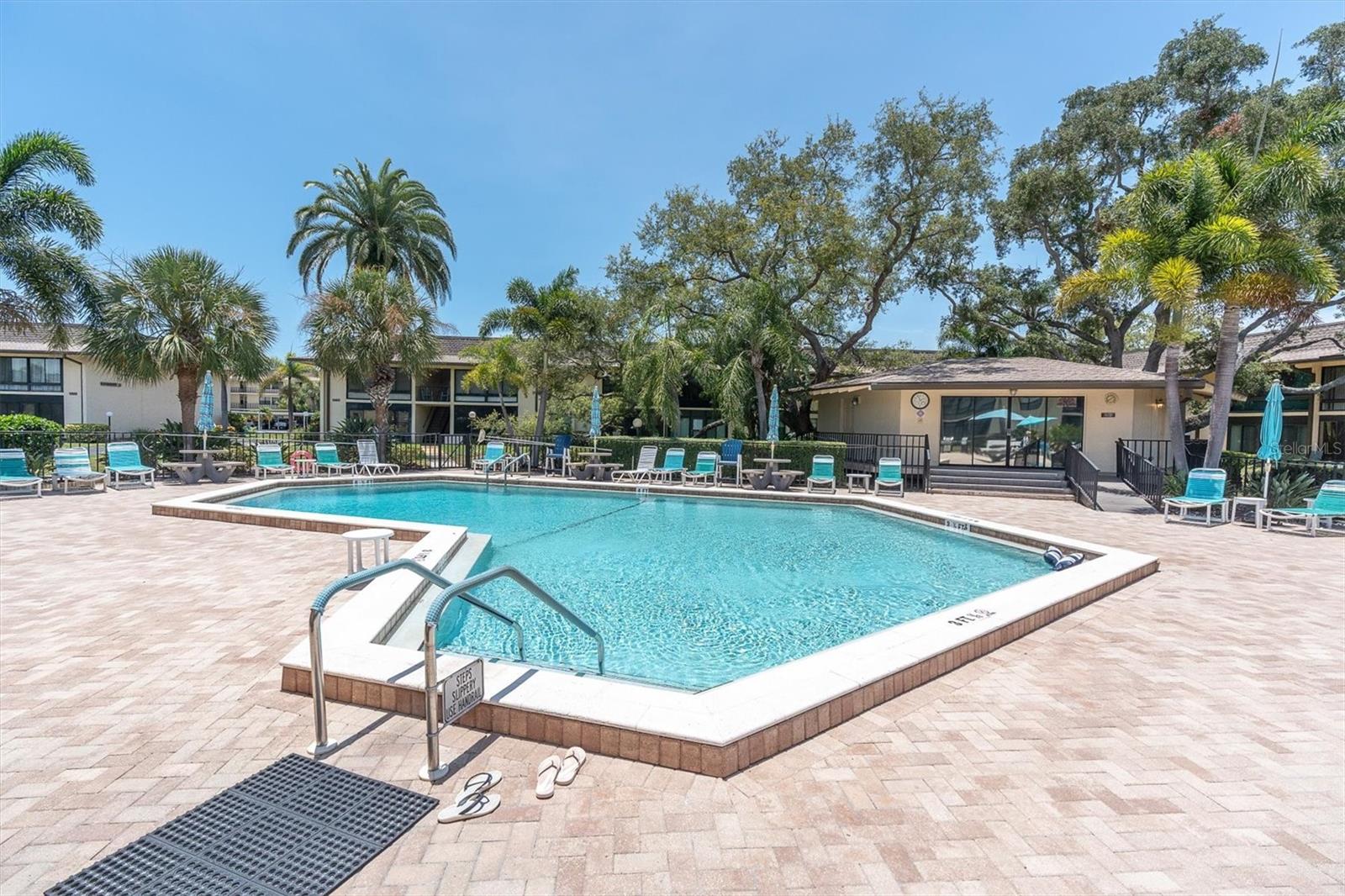 VILLAS DE GOLF CONDO - Residential