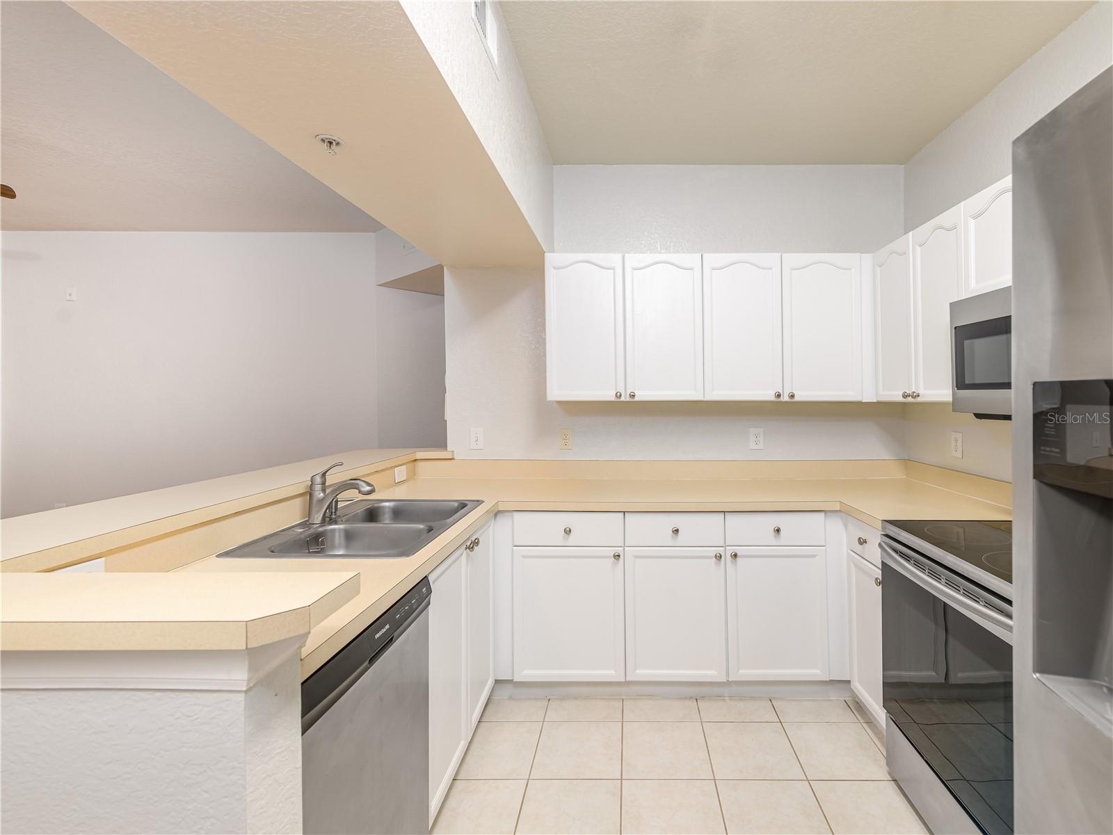 OXFORD PLACE AT TAMPA PALMS A - Residential Lease
