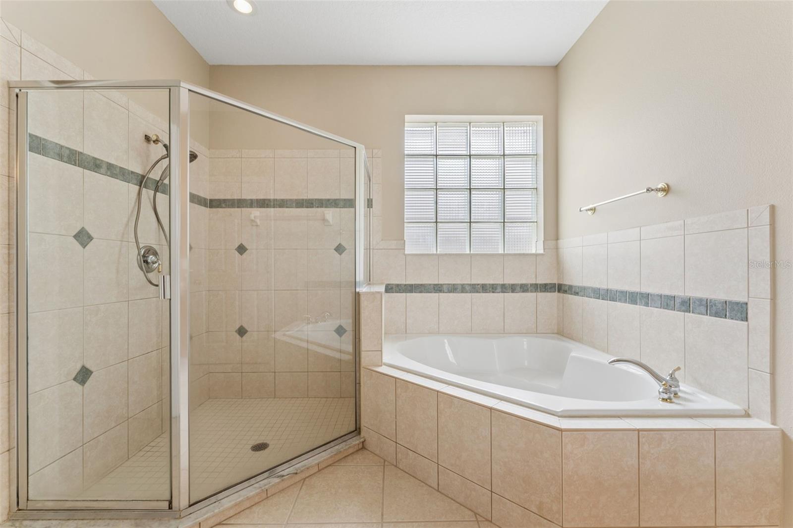 ALOMA WOODS PH 5 - Residential