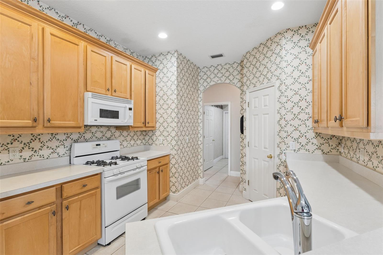 ALOMA WOODS PH 5 - Residential