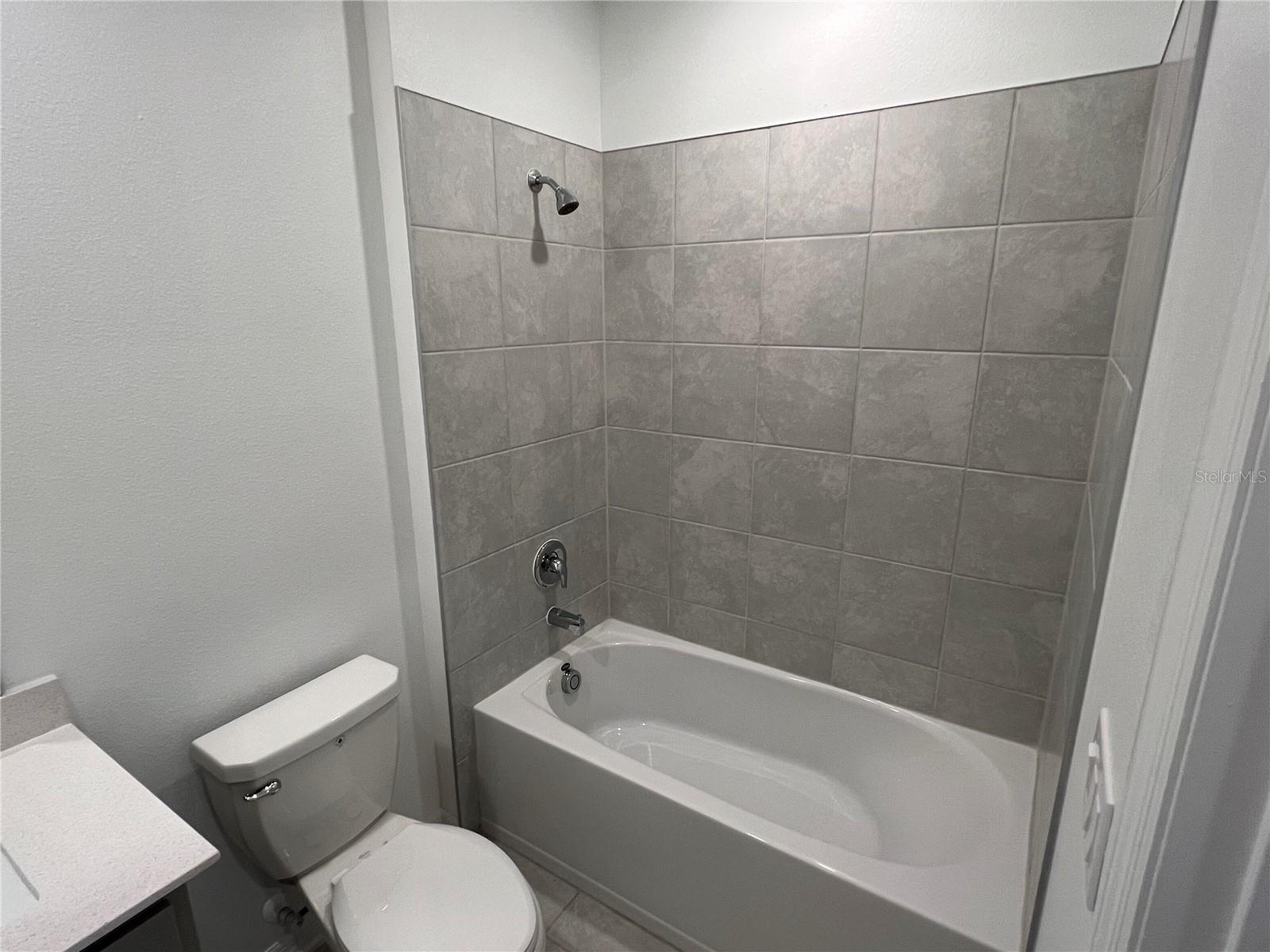 LEOMAS LANDING - PHASE 1 - Residential Lease