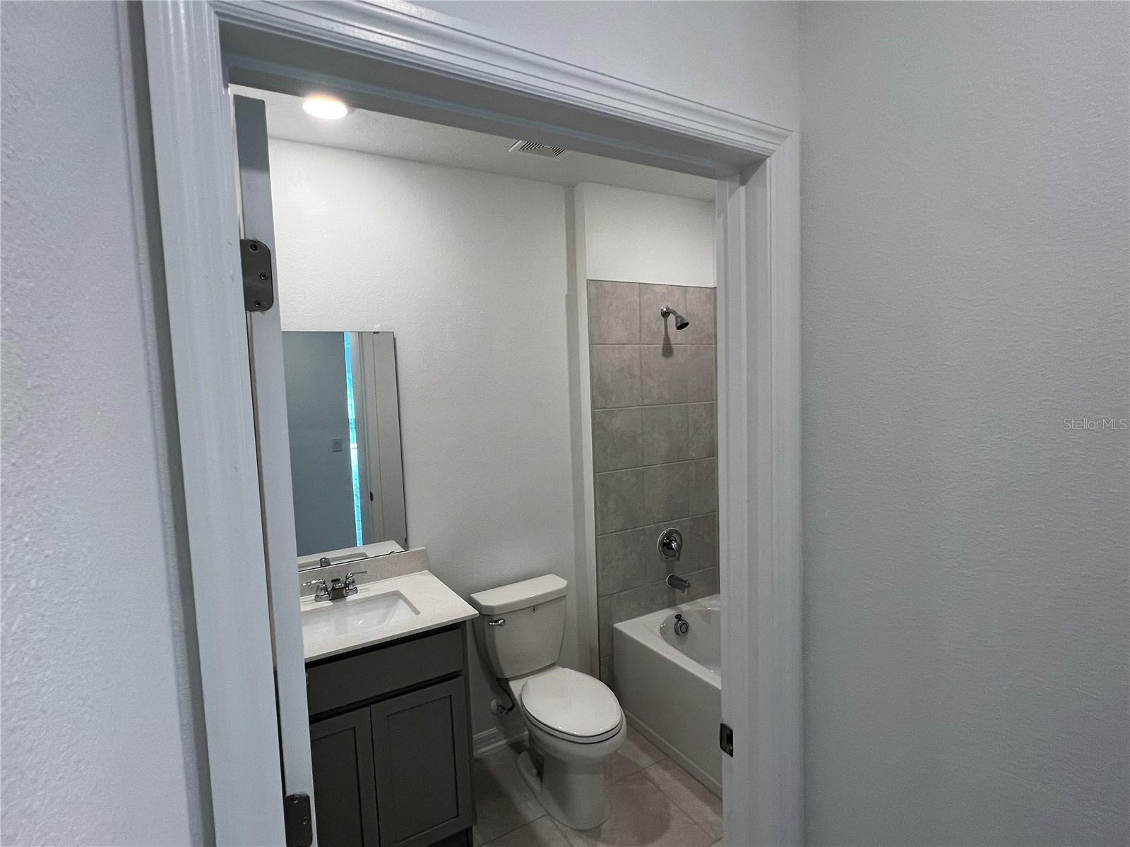 LEOMAS LANDING - PHASE 1 - Residential Lease