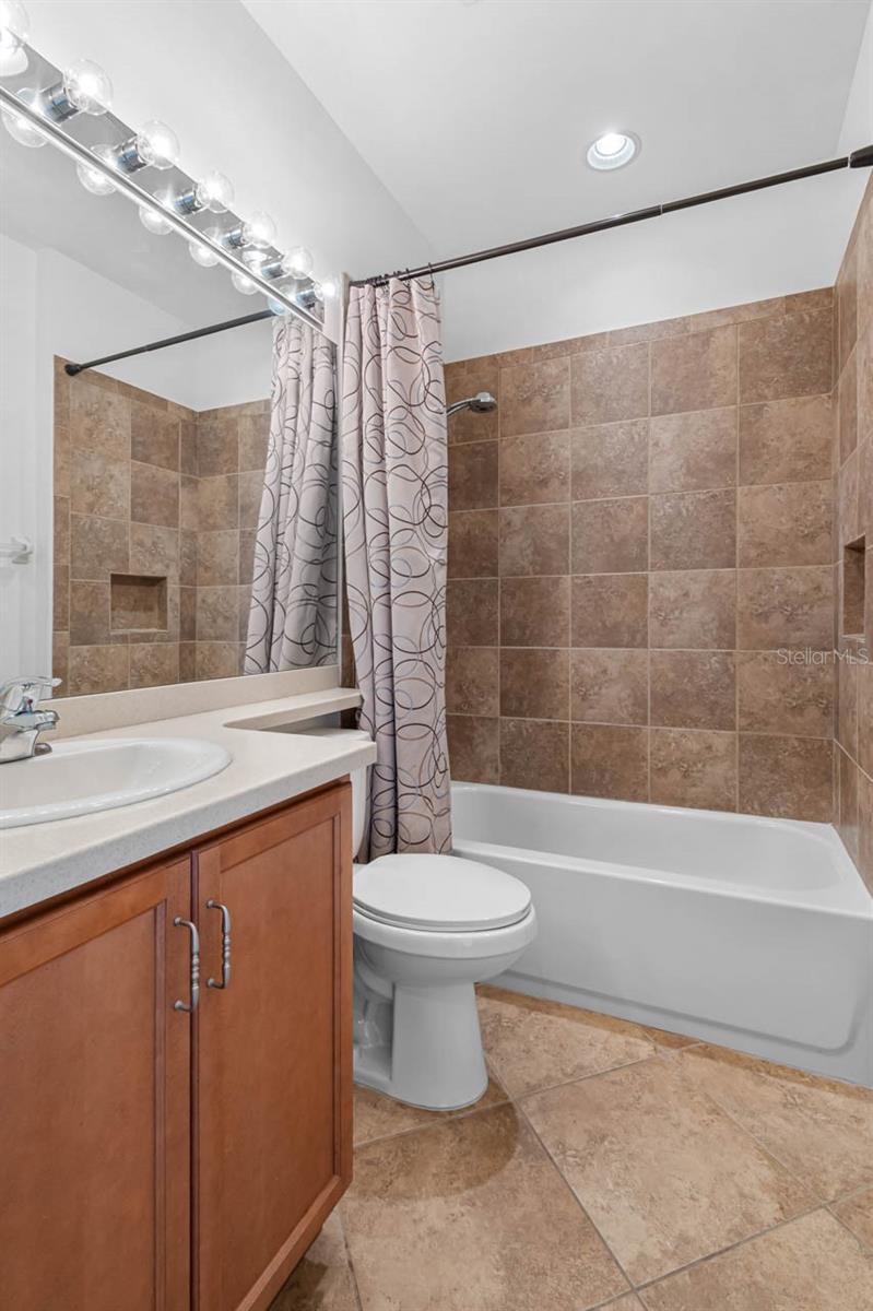 VALENCIA LAKES TR MM PH - Residential
