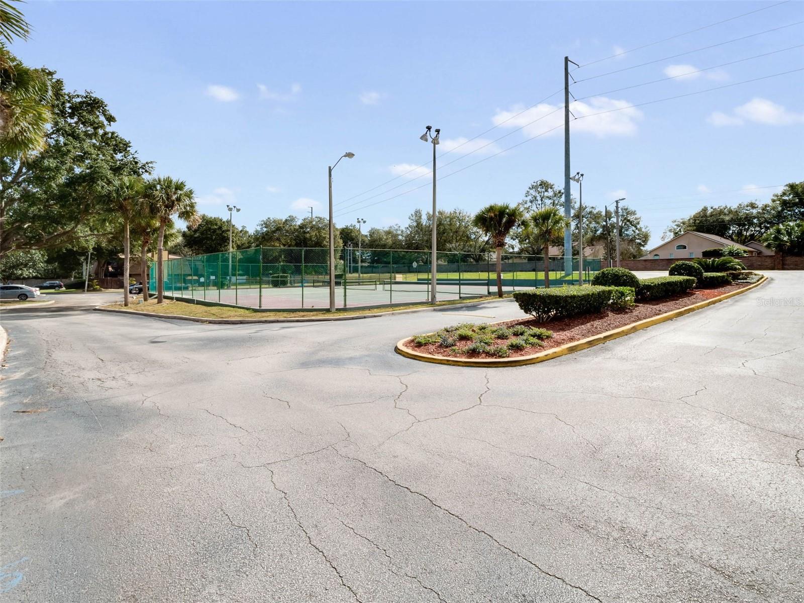 LAKE OLYMPIC TWNHS - Residential