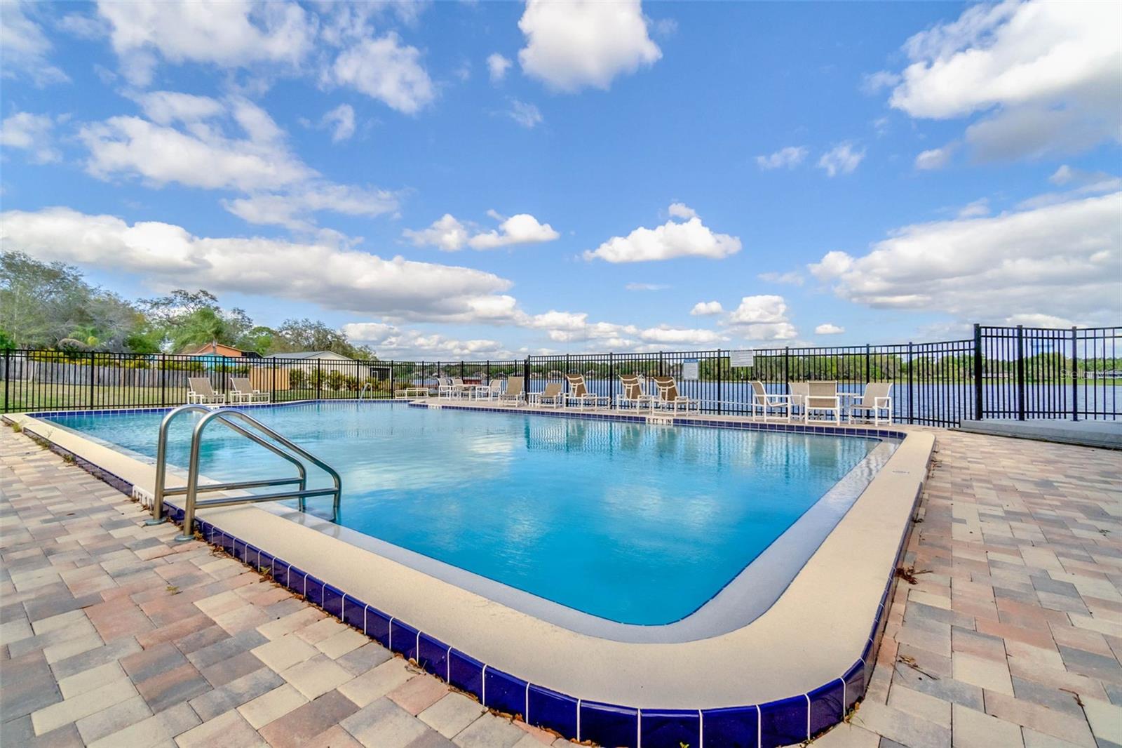 LAKE OLYMPIC TWNHS - Residential