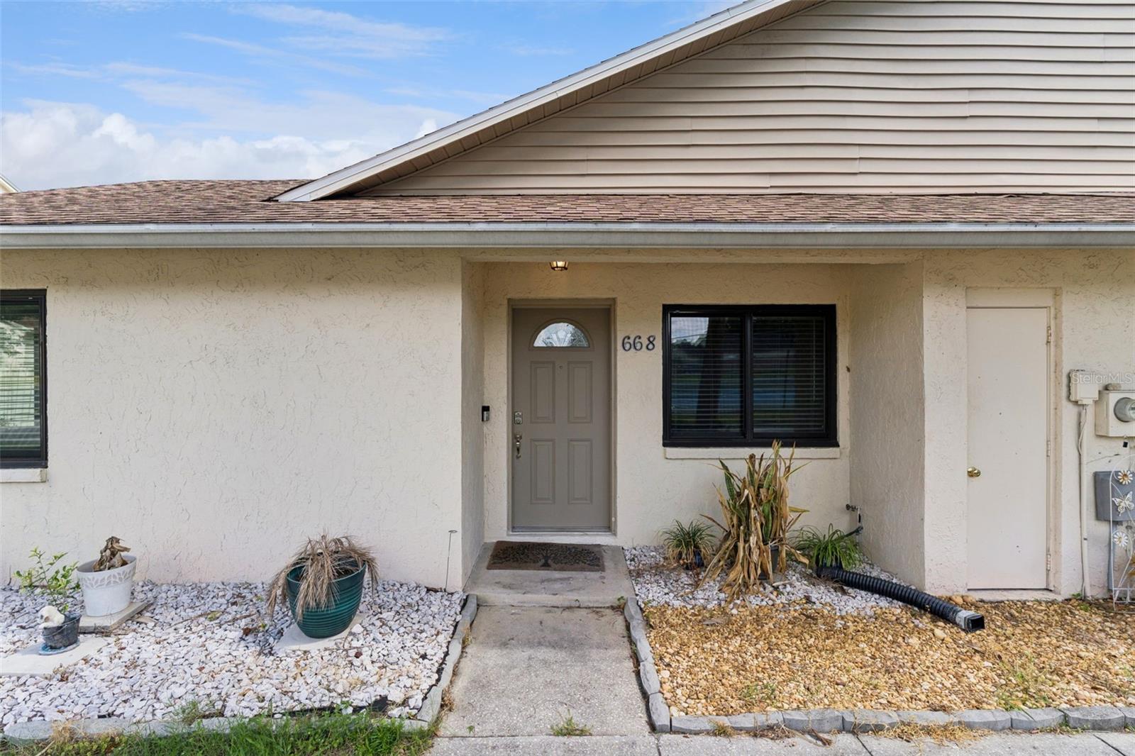 Rare one-story townhome in the highly sought-after Lake Olympic Townhomes community! This beautifully updated 2-bedroom, 2-bath home is move-in ready with vaulted ceilings, designer built-in closets, new double-pane windows (2023), and a 2020 roof.

The upgraded kitchen features 42 solid wood cabinets, quartz countertops, tile backsplash, and stainless Samsung appliances. The spacious primary suite opens through French doors to a private screened lanai, plus there?s an additional fenced patio for relaxing or entertaining.

Enjoy resort-style amenities including a lakeside pool, sandy beach, tennis courts, dog park, and private boat ramp to Lake Olympia. Conveniently located near major highways, shopping, dining, and theme parks!