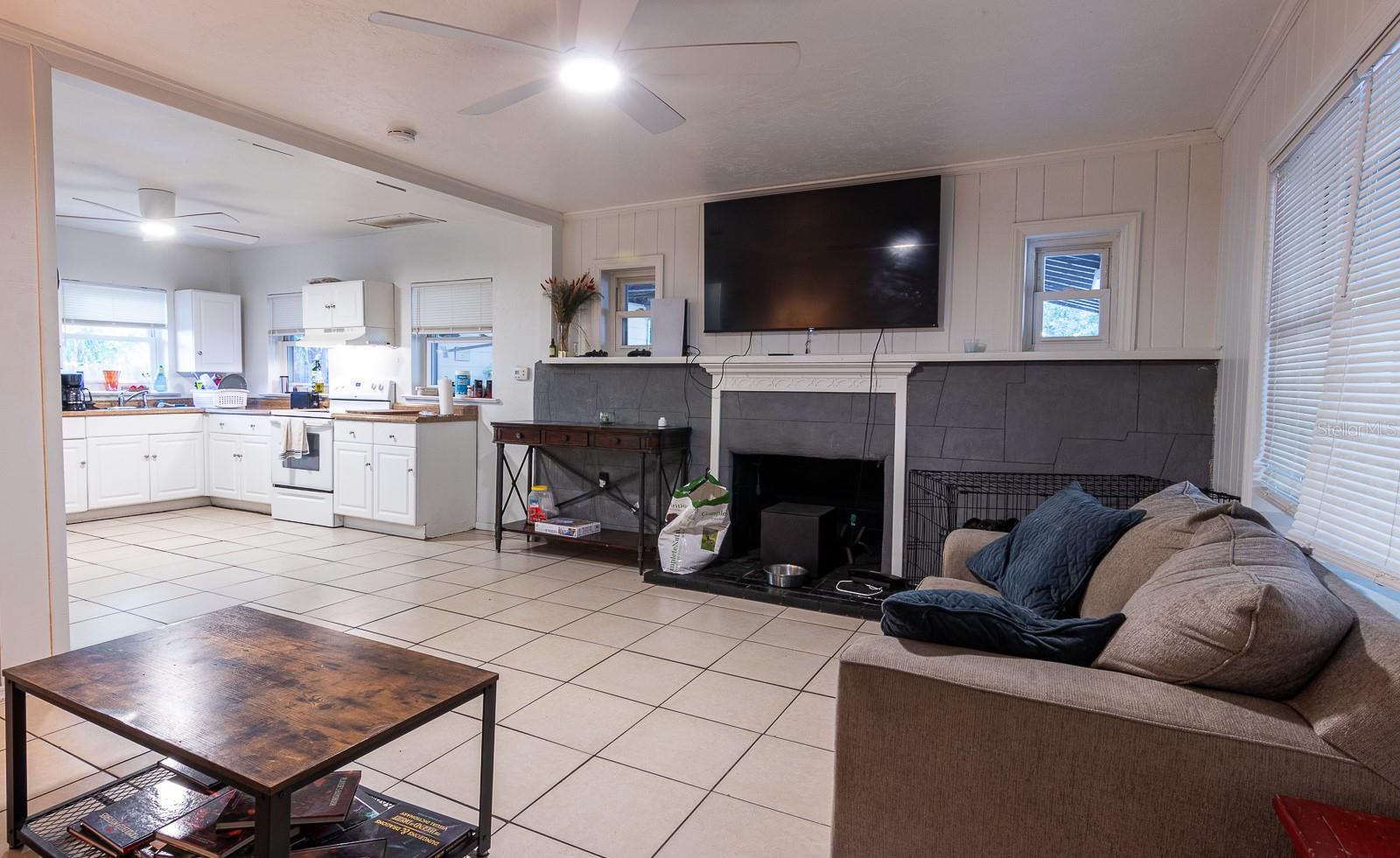 HARBOR OAKS - Residential Income