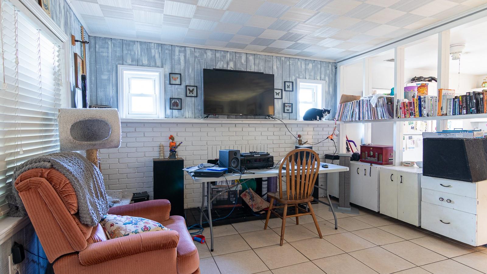 HARBOR OAKS - Residential Income