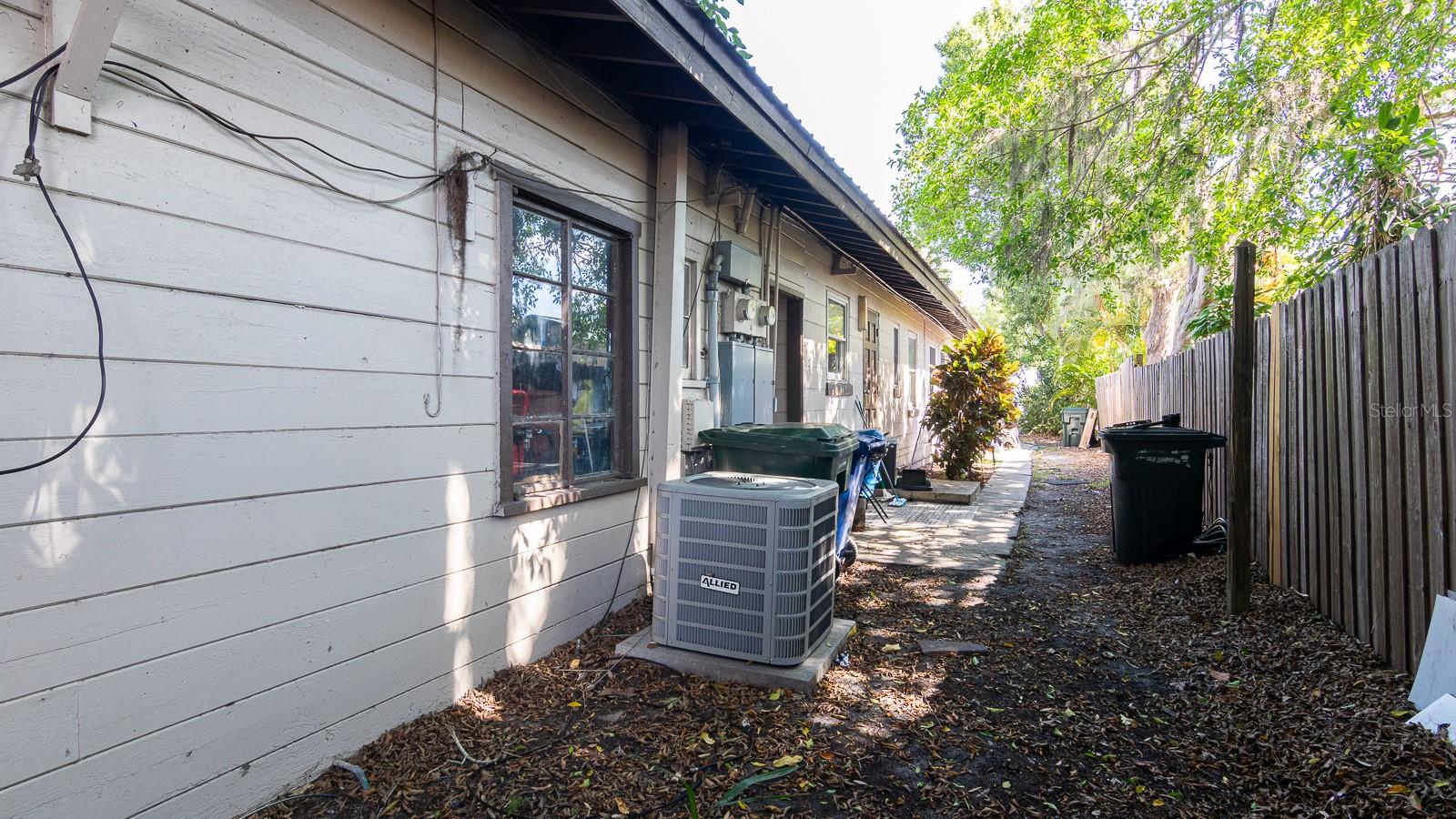 HARBOR OAKS - Residential Income