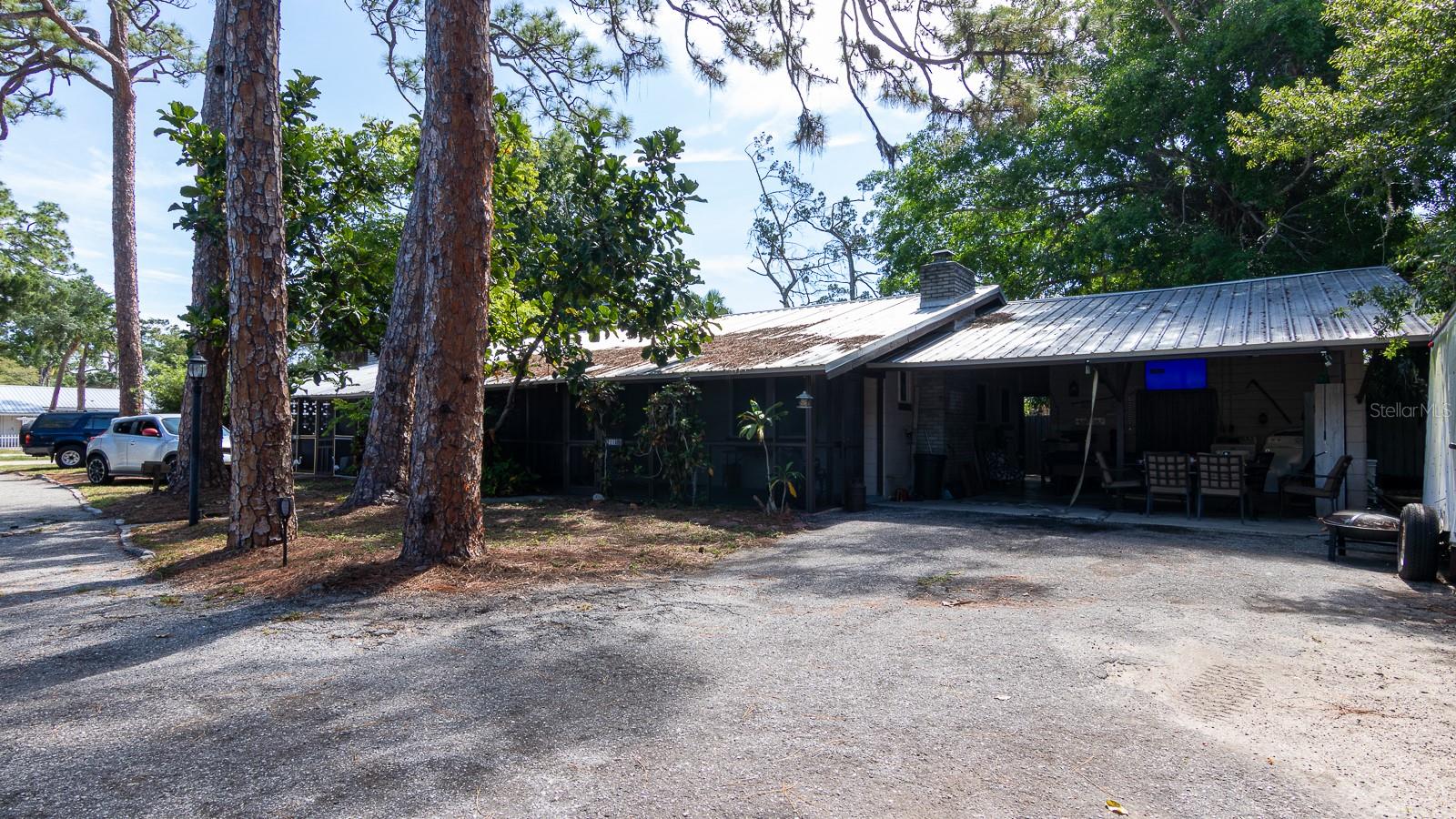 HARBOR OAKS - Residential Income