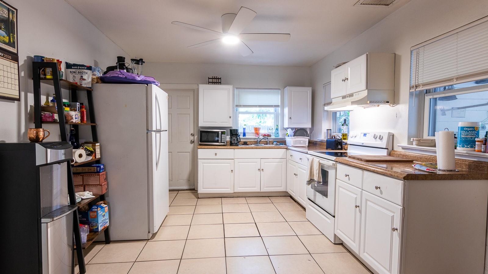 HARBOR OAKS - Residential Income