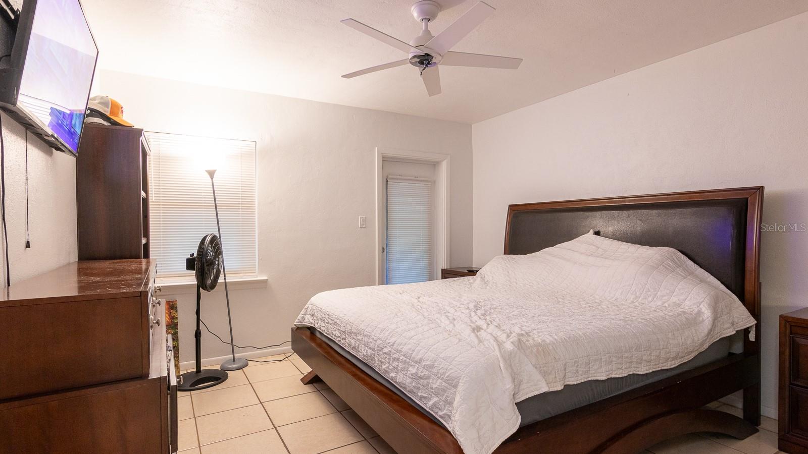HARBOR OAKS - Residential Income