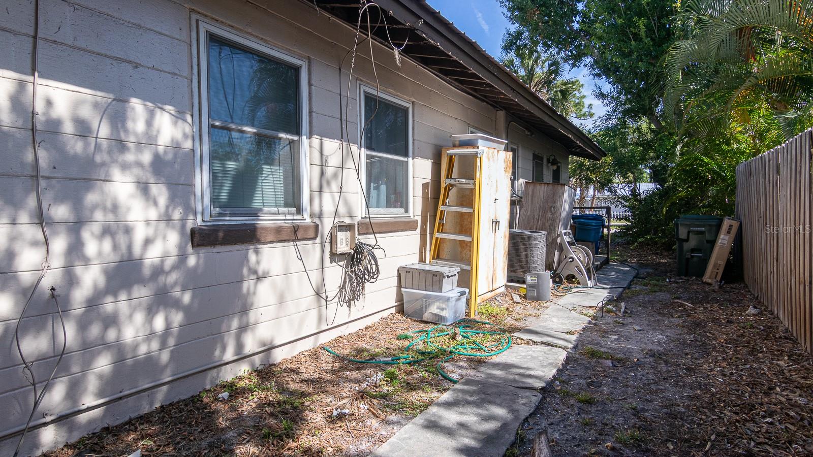 HARBOR OAKS - Residential Income
