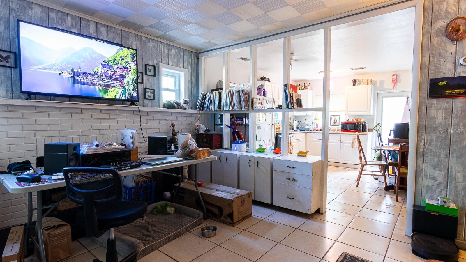 HARBOR OAKS - Residential Income