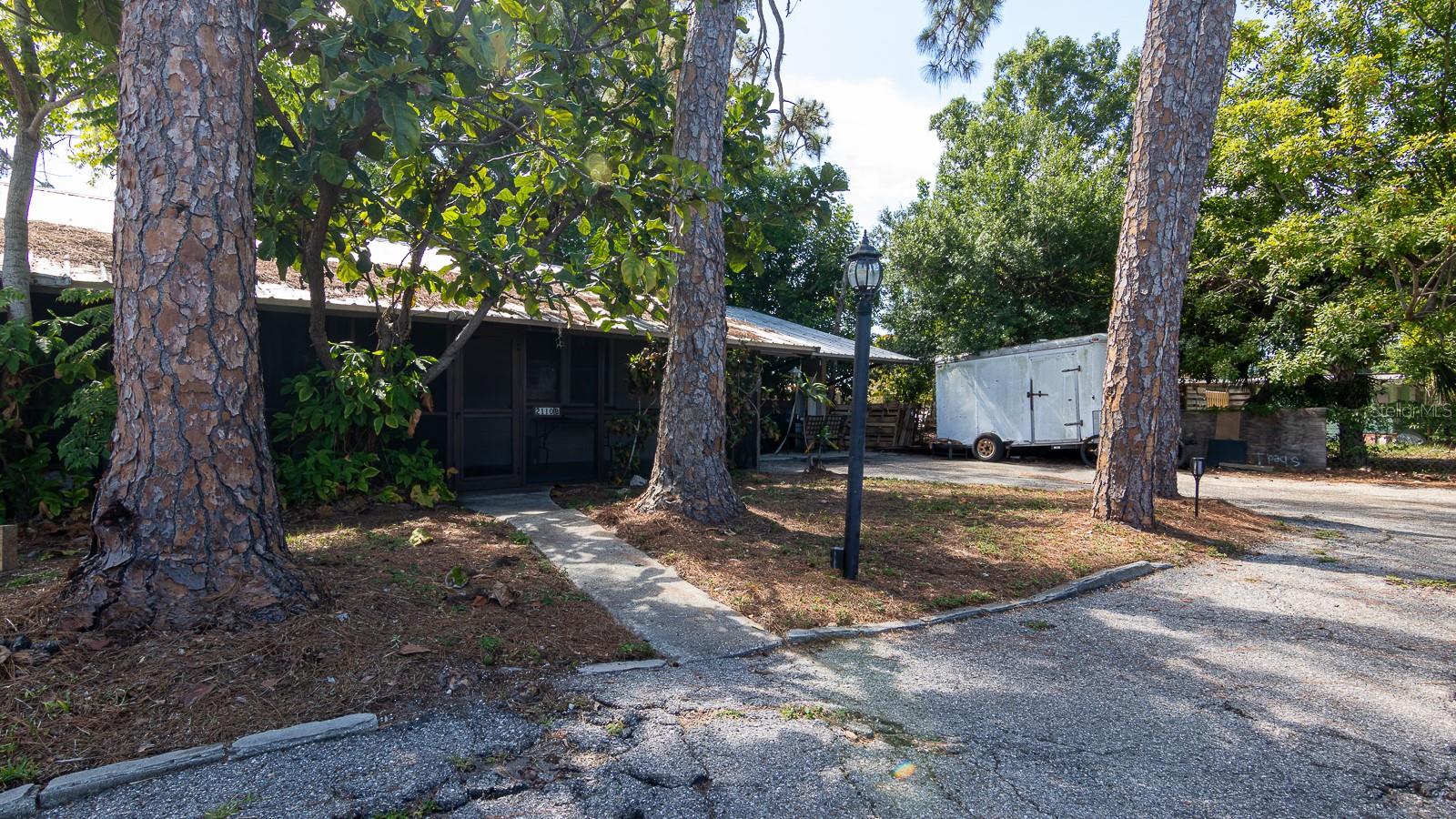 HARBOR OAKS - Residential Income