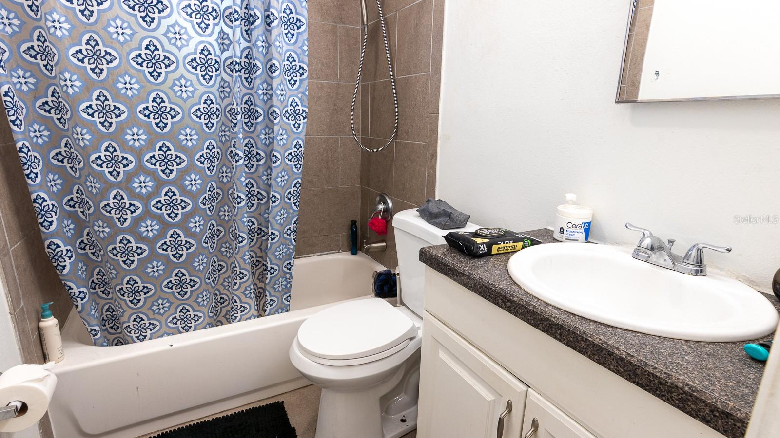 HARBOR OAKS - Residential Income