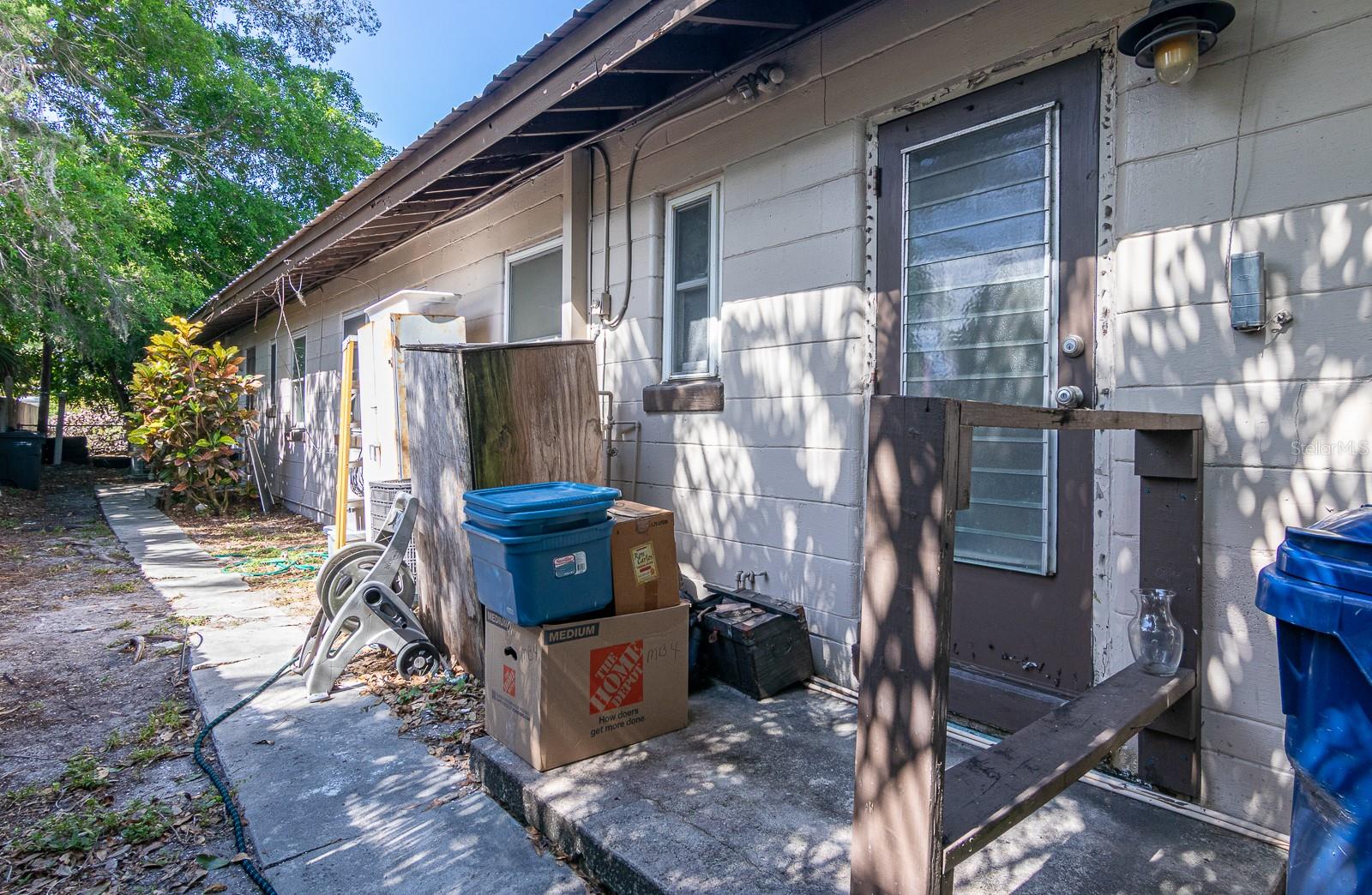 HARBOR OAKS - Residential Income