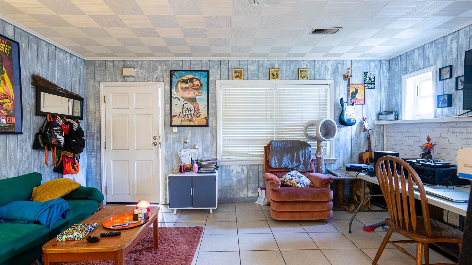 HARBOR OAKS - Residential Income
