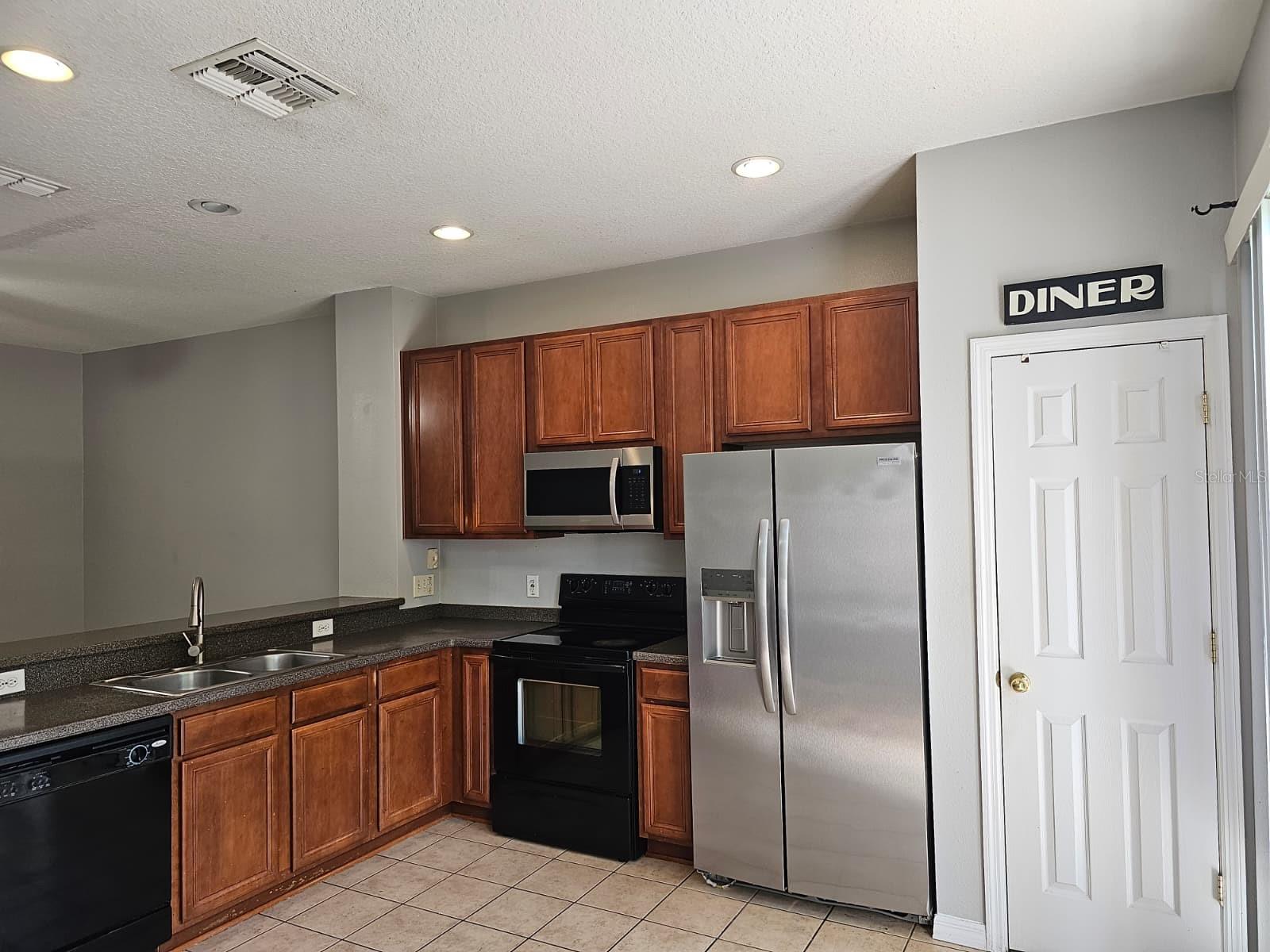 COMPASS BAY UNIT 1 - Residential Lease
