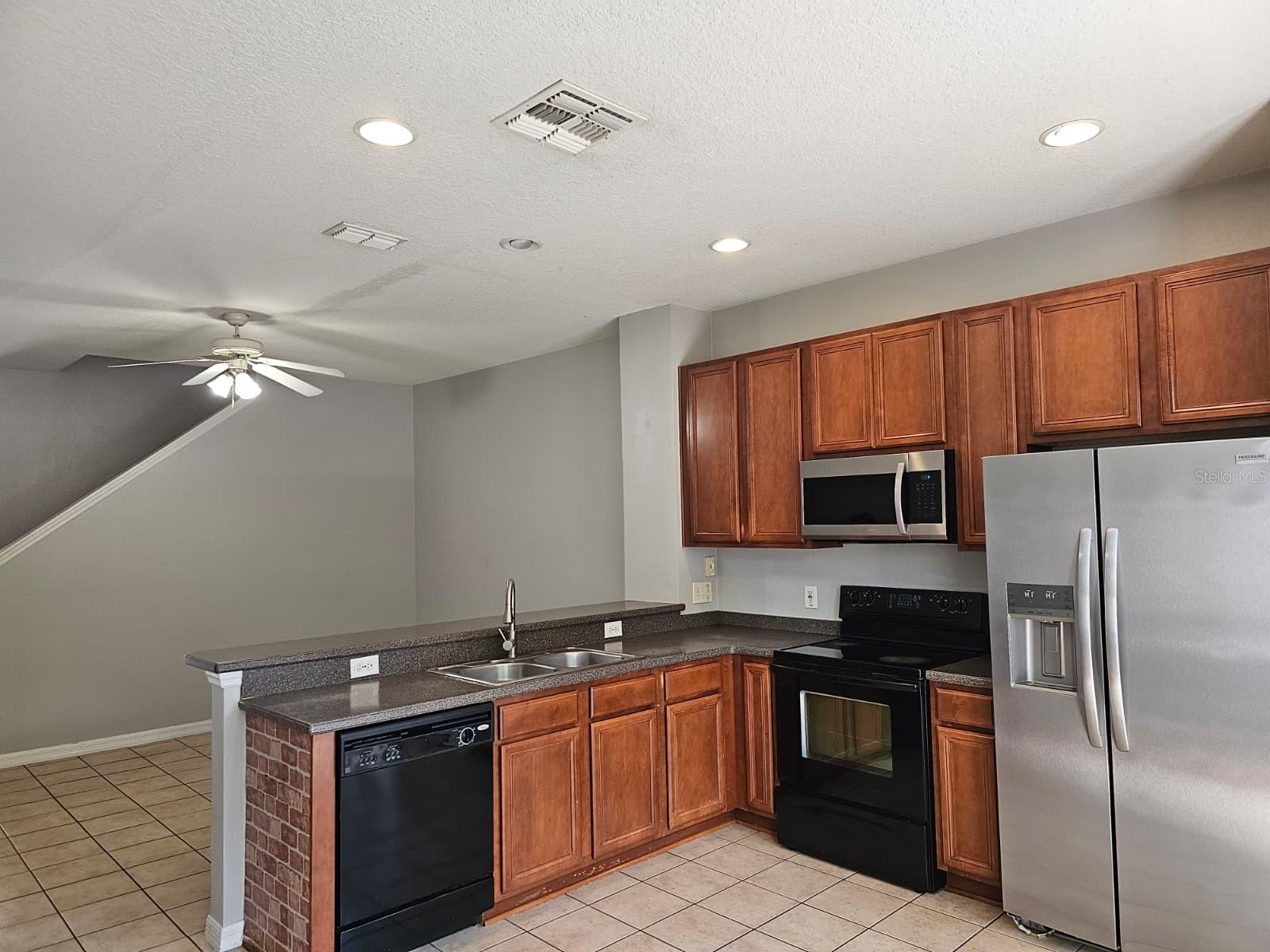 COMPASS BAY UNIT 1 - Residential Lease