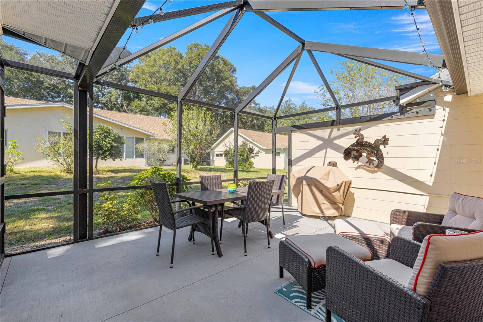 ON TOP OF THE WORLD - Residential