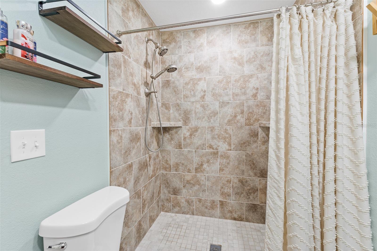 HAMPTON HOMES UNIT 04 - Residential