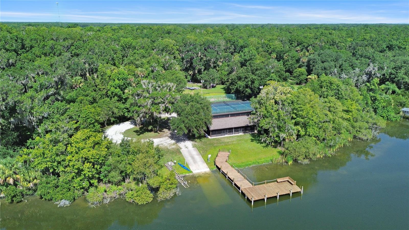 LAKE WATERFORD ESTATES UNIT 02 - Residential