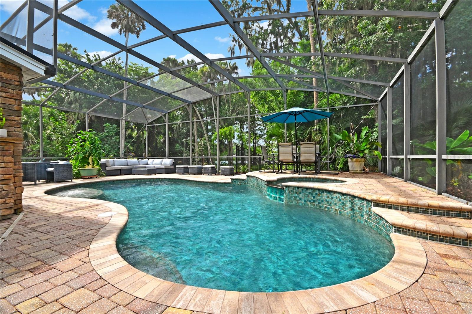 LAKE WATERFORD ESTATES UNIT 02 - Residential