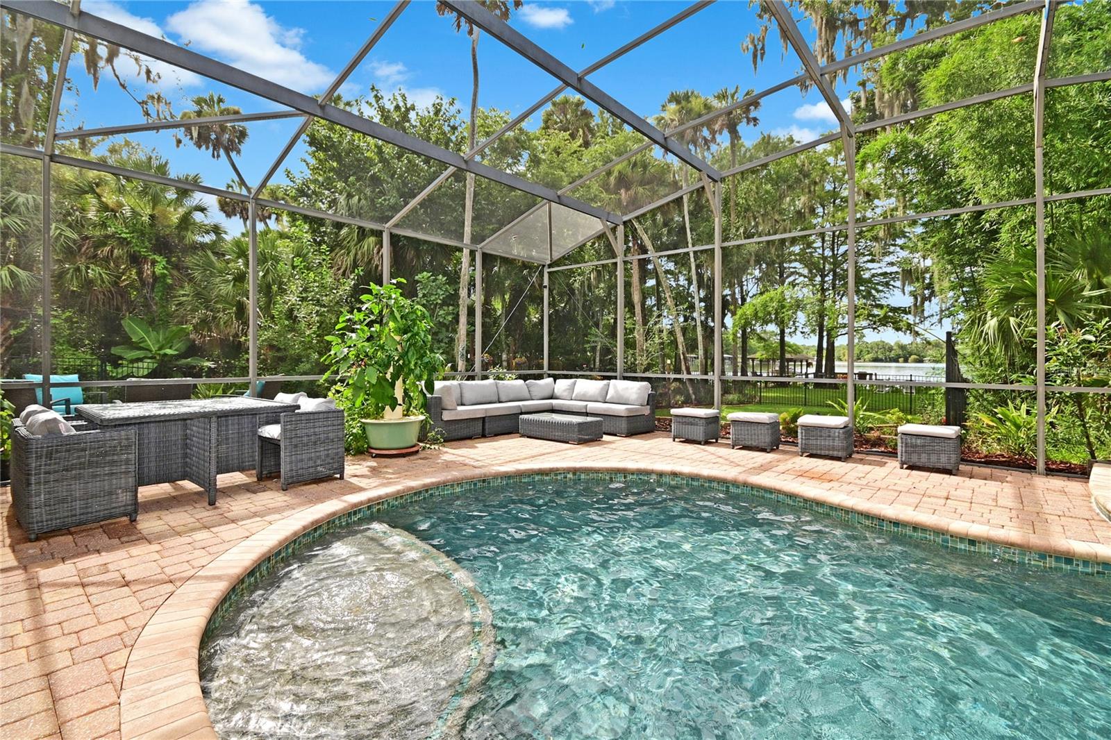 LAKE WATERFORD ESTATES UNIT 02 - Residential