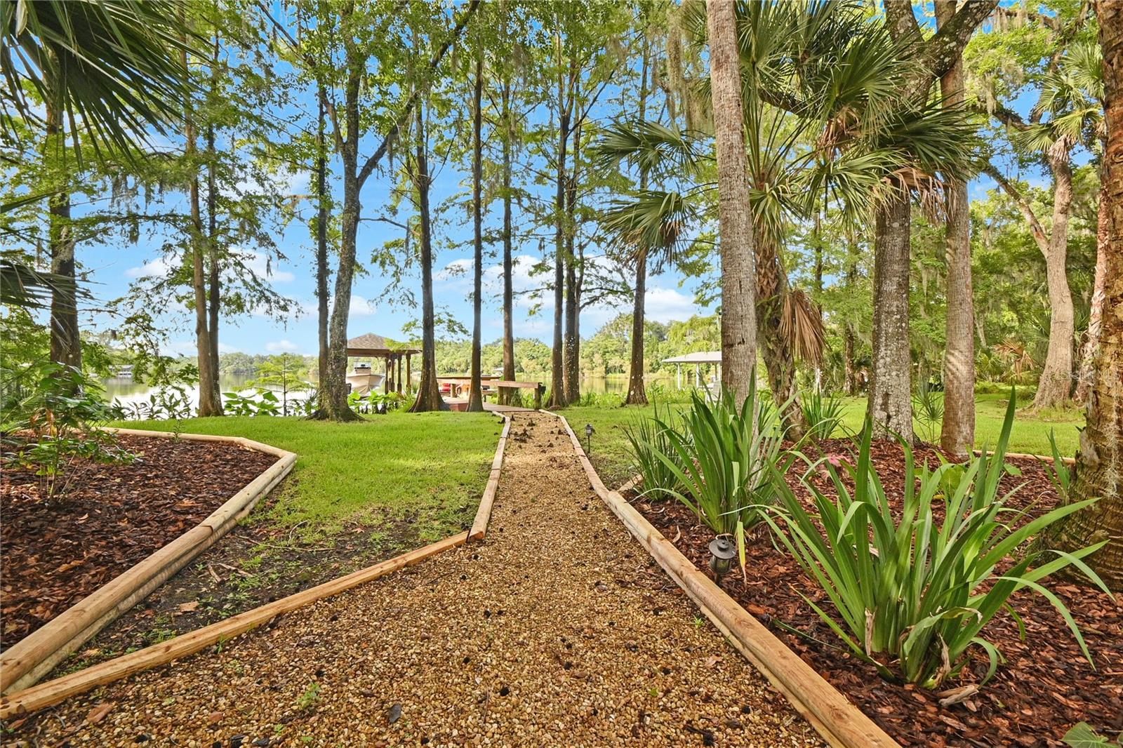 LAKE WATERFORD ESTATES UNIT 02 - Residential
