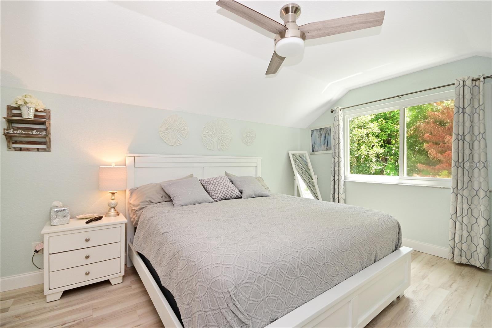 LAKE WATERFORD ESTATES UNIT 02 - Residential