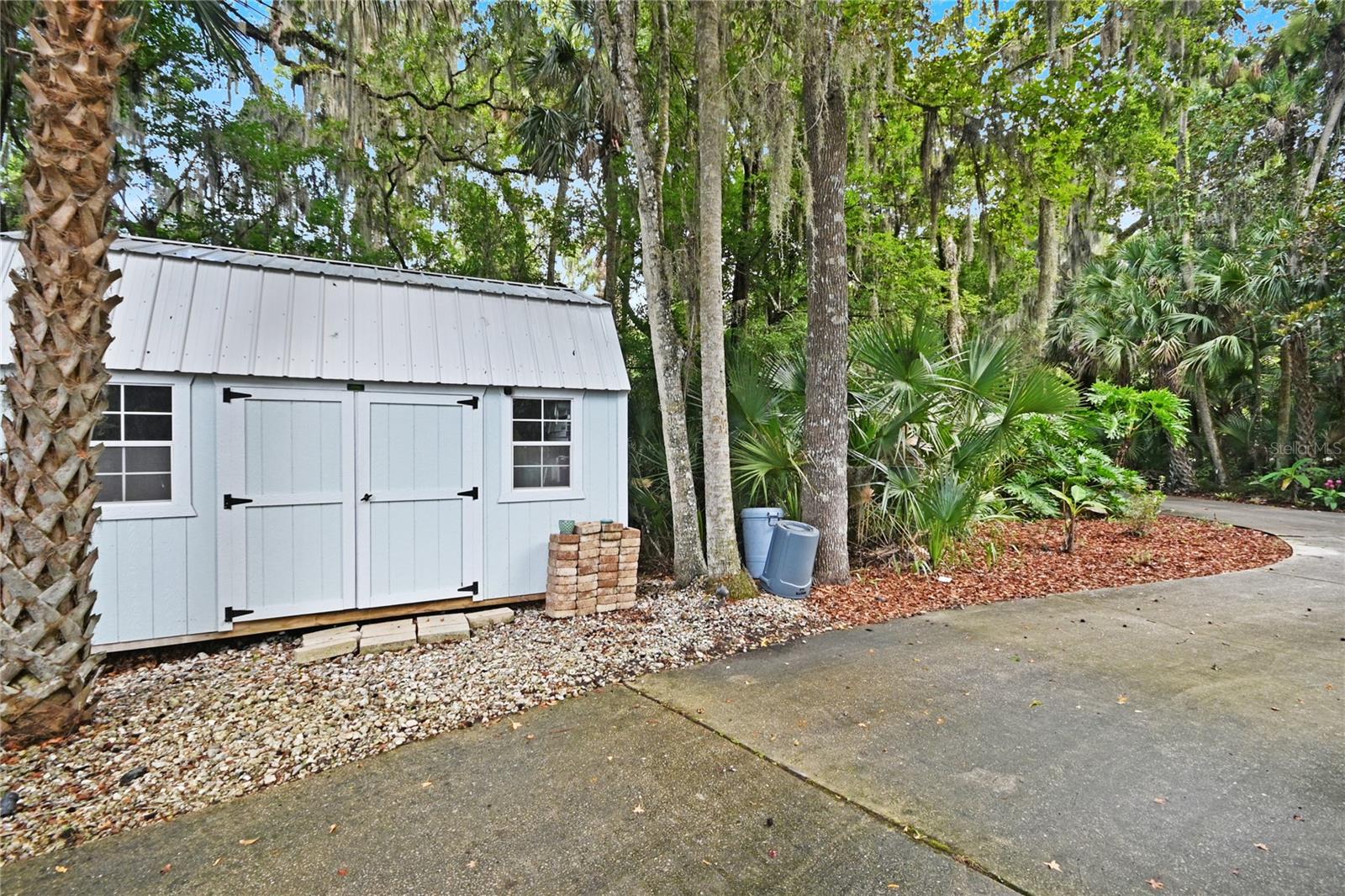 LAKE WATERFORD ESTATES UNIT 02 - Residential
