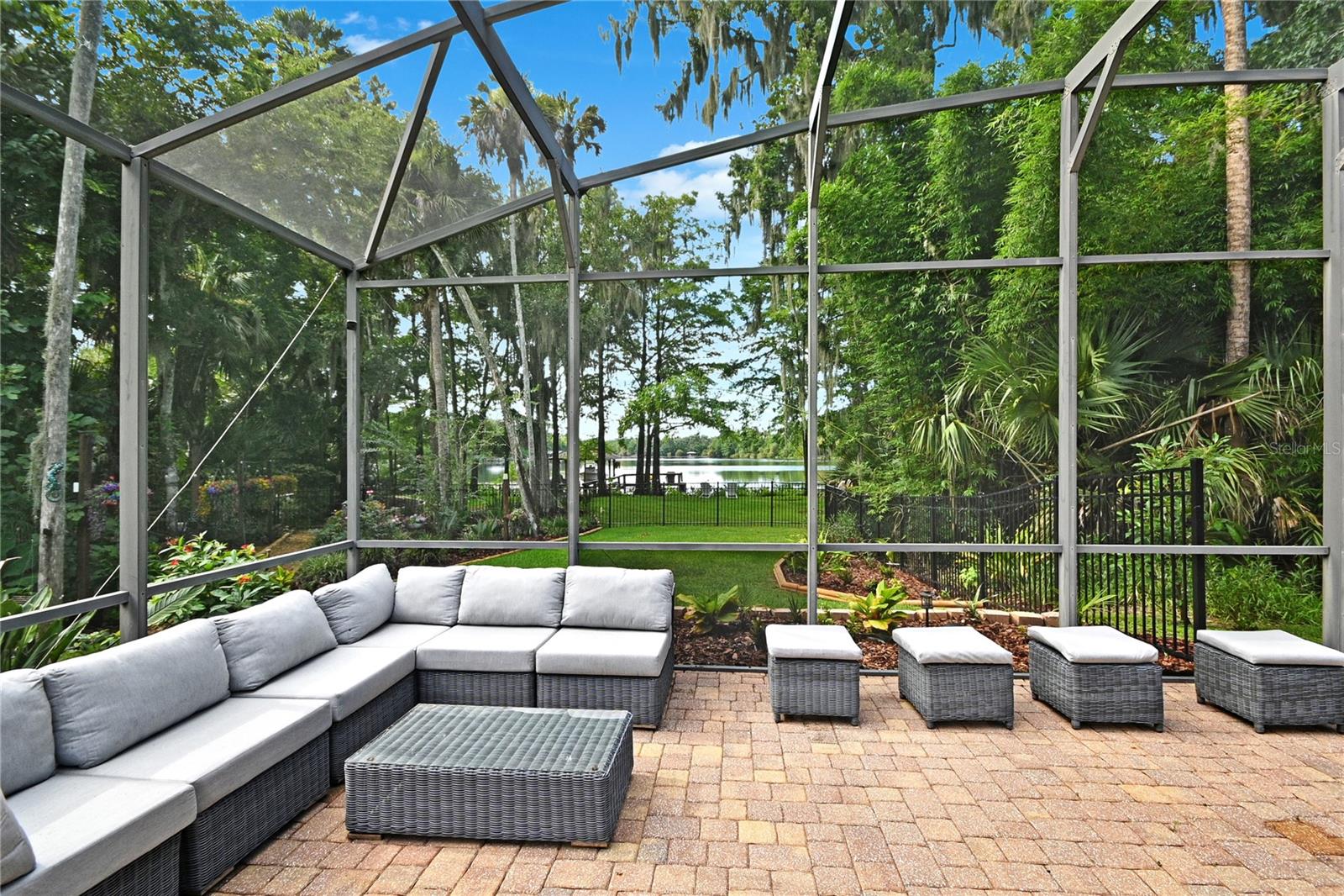 LAKE WATERFORD ESTATES UNIT 02 - Residential