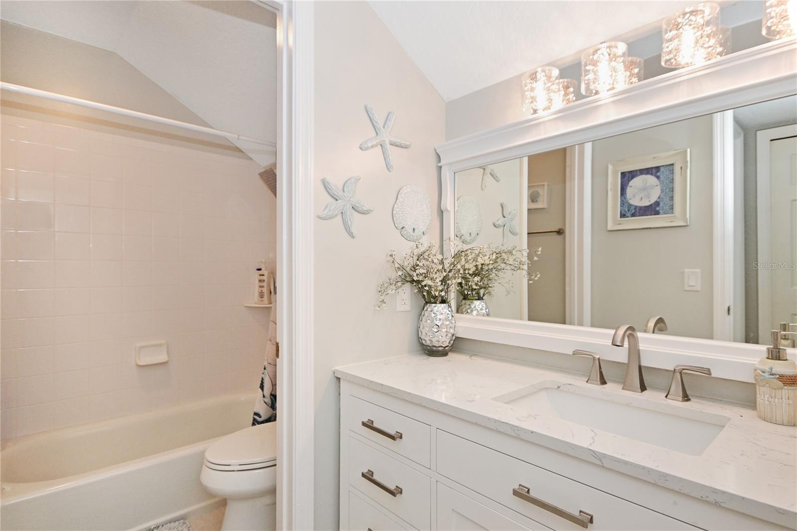 LAKE WATERFORD ESTATES UNIT 02 - Residential