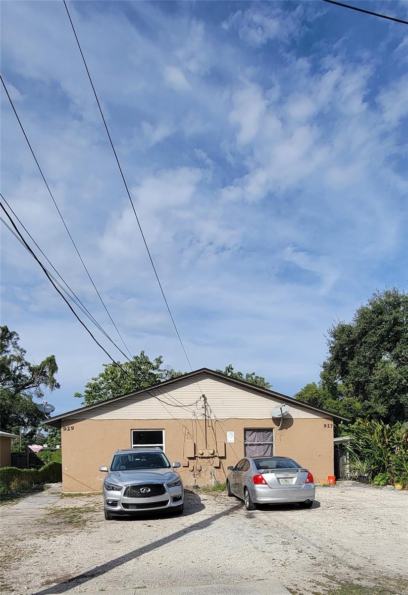 Freshly painted 2 bedrooms, 1 bath 1/2 DUPLEX. New light fixtures, fans, kitchen countertops, bathroom vanity and vinyl floors. Tiles throughout kitchen, bathroom, living rm and dinette. Duplex is minutes away from I-4 & 408, restaurants, banks, shopping, Amazon Hub & City of Orlando venues. All applicants are required to do a credit and background check. Applications approved on a first come basis. Move-in-READY! *** NO SMOKING / NO PETS ALLOWED ***