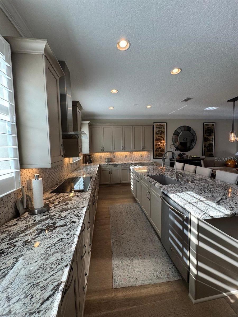 GRANDE OAKS AT HEATHROW - Residential